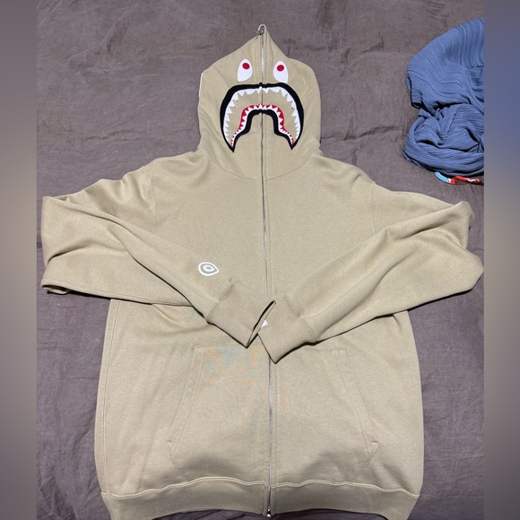 A Bathing Ape hoodie - Picture 4 of 10